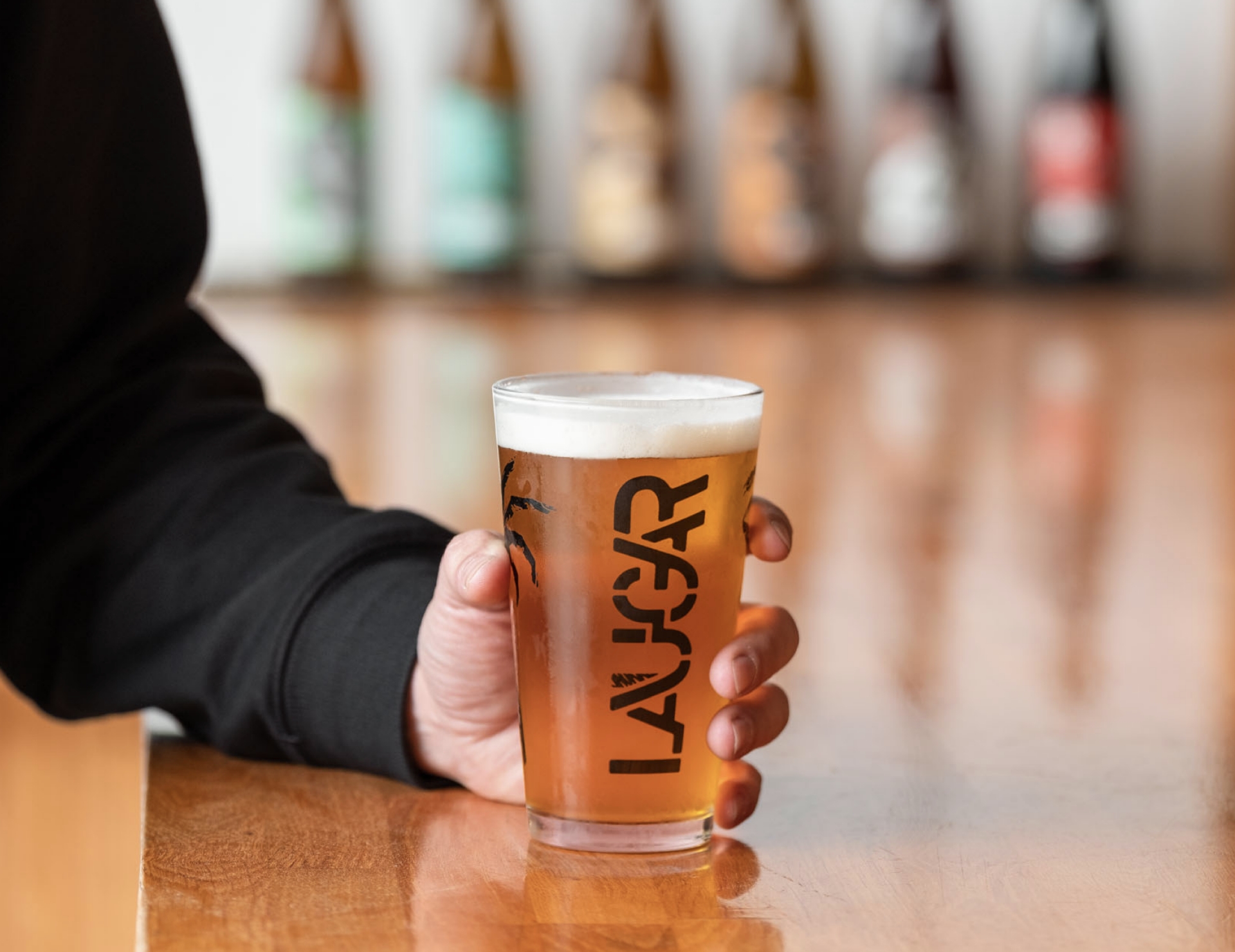 Gizona garagardo betekin eskuan