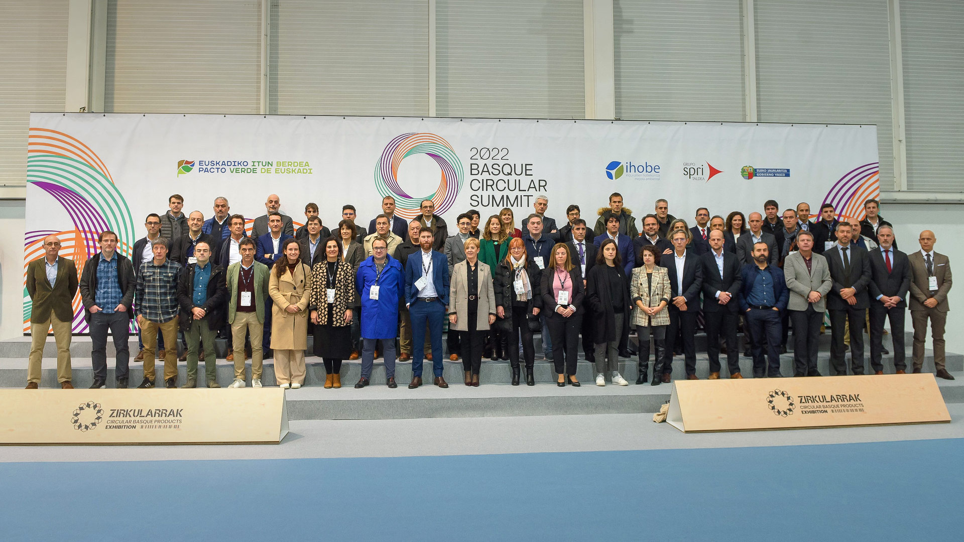 Smartphone with the design of the Bilbao City Council website over the symbol of the letter B of Bilbao.